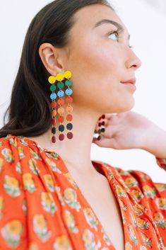 These statement earrings are full of life and color! Dimensions: 1 1/2"x4" Lightweight buffalo horn Stainless Steel ear post Cascading Earrings, Horn Earrings, Ring Bag, Woven Bracelets, Trendy Earrings, Big Earrings, Anklet Bracelet, Anklet Jewelry, Natural Material