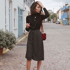 10 Not-So-Boring Professional Clothing Pieces Sukienki Maksi, Áo Blu, Minimal Chic Style, Chique Outfits, Spring Fashion Outfits, Classic Chic, Cool Street Fashion