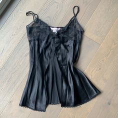 Vs Cami Bin 3 Vs Slip Dress, Affordable Victoria's Secret V-neck Camisole, Fitted Black Top For Sleep, Spring Party Black Sleepwear, Black Feminine Camisole For Party, Chic Fitted Camisole Sleepwear, Fitted Black Camisole For Sleep, Chic Black Sleepwear For Evening, Chic Black Evening Sleepwear