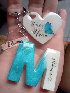 #craftresin
#resina Resin Work, Resin Casting, Key Chains, Resin Art, Keychains, Arts And Crafts, Key, Chain, Quick Saves