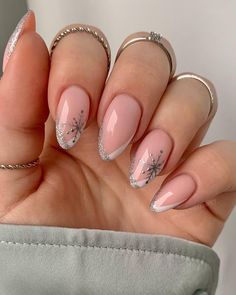 Snowflake Nail Design, Makijaż Smokey Eye, Winter Nail Designs, Silver Nails