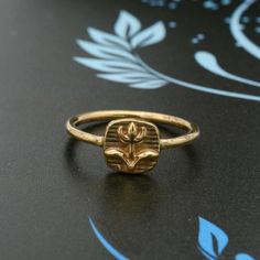 * Free Surprise Gift on Purchase of 1 Product. * Purchase of 4 Product and Get 2 Rings Free Gifts. Product :- Ring Material :- Brass/925 Sterling Silver Size :- All Size Available  Gold Signet Ring,Celtic Ring,Squar Ring,Anchor Ring,Personalized Ring,Sailor Ring ,Ship Anchor Ring ,Delicate Ring,Hammerd Ring,Dainty Ring,   * All our products are handmade and we make them as you see in the    photography but because of handmade There may be a slight difference in them * Handling Time: We take handling time of 1-3 Business Day from the date of receipt of the payment * Shipping Services: The shipping company takes 5-15 business days to deliver the product to US and most of other countries       For any queries Please feel free to message us. * Normally we respond in maximum 24 hours. * Gift pa Anchor Ring, Anchor Rings, Ship Anchor, Celtic Ring, Hammered Ring, Zierlicher Ring, Celtic Rings, Personalized Ring, Hammered Rings