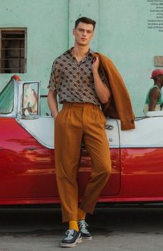 50s Mens Fashion, Shorts Inspiration, 70s Fashion Men, Mode Poses, Don Pedro, Outfit Chic, Mens Fashion Photography, Mens Fashion Inspiration