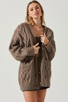 You will fall in love with this chunky knit cardi. She is perfection! Layer over your favorite fall dress or pair with denim and a classic top underneath for a cozy casual look! Beach Wedding Black, Fall Pinterest, Oversized Cardigan Sweater, Shoulder Cable, Knit Cardi, Oversized Sweater Cardigan, Oversized Knit Cardigan, Wedding Dress With Veil, Bride Book