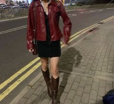 Dark Red Leather Jacket Aesthetic, Fall Outfit Maroon, Outfit Ideas Red Jacket, Dark Red Outfits For Women, Red Aesthetic Vintage Outfit, Maroon Girl Aesthetic, Maroon Red Outfit, Leather Jacket Fall Outfit Women, Cherry Leather Jacket