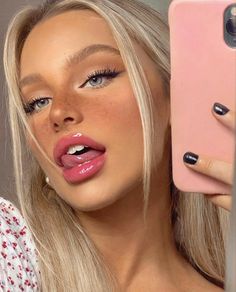 Makeup Hacks Beauty Secrets, Blonde Hair Looks, Cute Makeup Looks, Eye Makeup Art, Makeup Pictures, Natural Makeup Looks, Grunge Hair, Prom Makeup