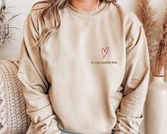 Step into your auntie era with our stylish "in my auntie era" embroidered sweatshirt. Featuring a delicate heart outline in red at the top, this cozy crewneck is a perfect gift for any proud aunt. Ideal for casual wear or special occasions, this sweatshirt celebrates the special bond between an aunt and her nieces and nephews. Place your order, and we'll handle the rest to create your perfect auntie sweatshirt. Features: - High-Quality Embroidery: "in my auntie era" is beautifully embroidered in Embroidery Gifts For Aunts, Auntie Sweatshirt, Proud Aunt, Auntie Era, Heart Outline, Womens Hoodies, Love And Pride, Aunt Gifts, Embroidered Sweatshirt