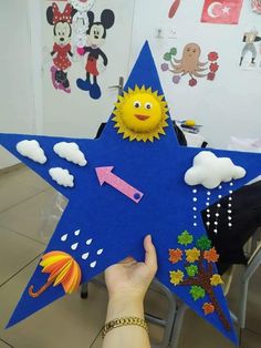 Simple Art Crafts For Preschool, Weather Chart For Kindergarten, Weather Chart For Kids Classroom, Weather Chart Ideas, Weather Chart Preschool, Diy Craft Paper, Hand Art Kids, School Board Decoration