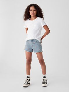 Soft cotton denim shorts.  Button at center front Tomboy Summer Outfits, Denim Photoshoot, Faux Snap, Middle School Outfits, Preteen Fashion, Teen Style, Summer School Outfits, Girl's Back