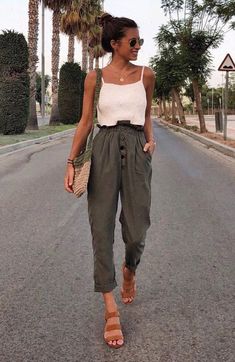 OUTFITS PARA HACER HOME OFFICE - BLOG DE MODA Fii Puternic, Chic Summer Style, Neue Outfits, Fashion Blogger Style, Green Pants, Mode Inspiration