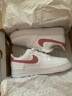 Nike Shoes Air Force, Trendy Shoes Sneakers, Heels Sneakers, Trendy Outfits For Teens, Hype Shoes, Swag Shoes, Pretty Shoes, Trendy Shoes