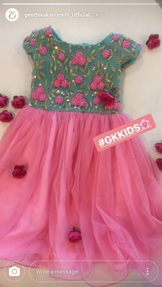 Casual Outfit Jeans, Casual Outfit Summer, Fancy Gown, Summer Outfits Casual, Kids Party Wear Dresses, Baby Birthday Dress, Outfits For Fall, Maxi Design, Trendy Girls Outfits