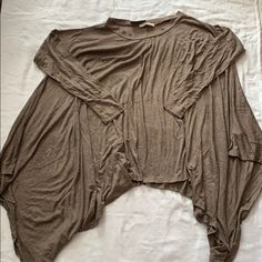 New Never Been Used Size Small Taupe Tops For Day Out In Fall, Taupe Tops For Fall Day Out, Taupe Tops For A Fall Day Out, Taupe Stretch Long Sleeve Tops, Beige Oversized Top With 3/4 Sleeves, Oversized Beige Top With 3/4 Sleeves, Casual Oversized Taupe Top, Casual Taupe Long Sleeve Tops, Taupe Tops For Fall Layering