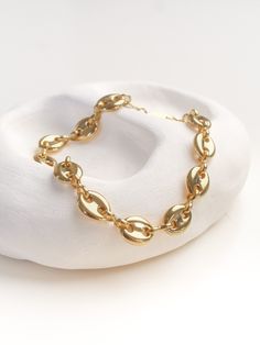 Our Henley Bracelet is known in jewellery circles as the Mariner link, but here at Bixby HQ it reminds us of coffee beans! Hand made in Sydney from high-quality, warm 18k lustrous gold fill. It catches the light and turn heads wherever you go. It’s the perfect stand alone accessory to complete your look. 17cm length waterproof and tarnish resistant 18k gold fill Purchase HERE to match with the necklace in a set and SAVE! Bixby and Co Jewellery - wearable sunshine Coffee Uses, Coffee Beans, Bracelet Making, Circles, Gold Filled, Sydney, Hand Made, 18k Gold, Bracelet