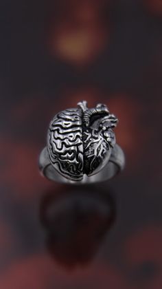 🧠 Brain Heart Ring 🫀 ⛓ 100% solid 316L stainless steel 💦 Waterproof 👽 NO green skin. NO tarnish. NO rust 🖐 Sizes 5-10 available Weird Rings, Enchanted Rings, Cool Rings, Afro Jewelry, Y2k Rings, Cool Jewelry, Brain And Heart, Fire Ring, Green Skin