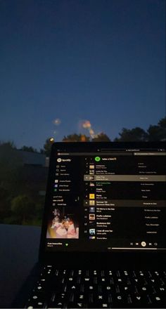 A very long and chill playlist playing at an evening. Computer in front of a window. Chill Asthetic Picture, Indian Playlist Cover, Chill Evening Aesthetic, Chill Person Aesthetic, Chill Music Playlist Cover, Evening Astethic, Chill Astethic, Wallpaper Chill Vibes, Chill Vibes Playlist Cover