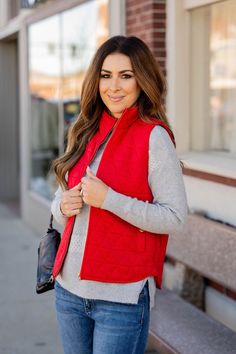 Layered Sweatshirt Outfit, Red Puffer Vest Outfit, Fall Outdoor Outfits, Red Vest Outfit, Quilted Vest Outfit, Vest Outfit Women, Puffer Vest Outfit, Puffer Vests, Red Puffer Vest