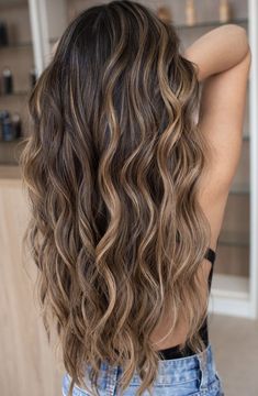 Short Wavy Haircut, Hairstyle Ideas For School, Contemporary Hairstyles, Warm Honey Blonde, Short Wavy Hairstyles, Wavy Haircut, Shadow Roots, Light Brunette Hair, Brown Hair Inspiration