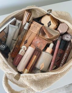 Smink Inspiration, Skin Care Makeup, Glowy Makeup, Bag Essentials