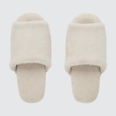 Fleece Slippers Fleece Slippers, Toes Designs, Slippers Women, Synthetic Rubber, Womens Fleece, Styling Ideas, Womens Slippers, Uniqlo, Warm And Cozy