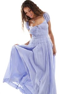 Dresses by Free People When the dress code means a dress Square neck Cap sleeves Open back Tie-back fastening Regular fit Formal Dresses Graduation, Dress Square Neck, Free People Boho, Shirred Dress, Boho Summer Dresses, Winter Party Dress, Long Sleeve Floral Dress, Satin Slip Dress, Short Mini Dress