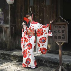 Japanese Red and White Kimono | Eiyo Kimono Red And White Kimono, Kimono Robes Pattern, Yukata Women, Japanese Kimono Fashion, Japanese Fashion Trends, Japanese Traditional Clothing, Flower Kimono, Modern Kimono, Red Kimono