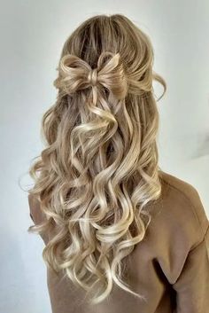 Beautiful Half Up Half Down Hairstyles, Hairstyle Prom Long Hair, Hoco Hairstyles Blonde, Cute Blonde Hairstyles Medium, Cute Hairstyles For Long Hair Half Up Half Down, Curly Hairstyles Down Simple, Hair Inspiration For Prom, Hoco Hair Brunette, Cute Hair For Hoco