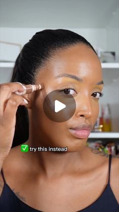 Flavia Jacintho on Instagram: "Cream contour 101✨

@elfcosmeticsuk halo glow liquid contour wand tan/deep

#contour #contourtutorial #makeup #wakeupandmakeup #beauty #maquiagem #pelenegramakeup #makeupvideos #wocmakeup #melaninmakeup #makeupaddict #wakeup2slay #truquesdemaquiagem"