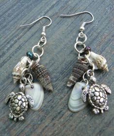 Tiny Seashells, Mermaid Cosplay, People Smiling, Beach Mermaid, Art Coquillage, Fantasy Style, Seashell Earrings, Seashell Jewelry, Earring Hook