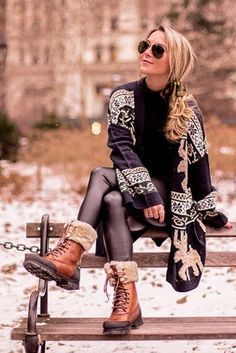 Outfit Ideas Leather Leggings, Central Park Outfit, Winter Nyc Street Style, Winter Nyc Fashion, Winter Boots Outfit, Nyc Street Style Winter, Snow Boots Outfit, Style Winter Boots, Boots Outfit Ideas