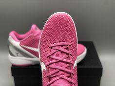 Available in a range of sizes to fit any style, this shoe is a must-have for any fan. Don’t miss out on the opportunity to add this shoe to your collection and experience the ultimate in style, comfort, and performance. Order now and step up your sneaker game! Kobe 6, Nike Zoom Kobe, Think Pink, Sneaker Games, Bruce Lee, Black Metallic, Nike Zoom, Ugly Sweater, Step Up