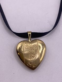 Vintage Choker Jewelry For Valentine's Day, Adjustable Heart Choker Necklace Gift, Adjustable Gold Necklaces With Hallmark, Adjustable Heart Choker Necklace For Gift, Adjustable Gold Necklace With Hallmark, Vintage Valentine's Day Choker, Vintage Adjustable Heart Pendant Necklace, Adjustable Heart-shaped Locket Jewelry, Adjustable Heart-shaped Locket