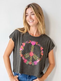 Frankie Boxy Tee Shirt - Charcoal Peace Sign-view 1 Boho Bottoms, Floral Peace Sign, Maurices Plus Size, Effortless Outfit, Boxy Tee, Fabric Floral, Loungewear Sets, Natural Life, Grey Floral