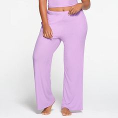 Brand New, In Packaging!! Skims Soft Lounge Loose Pant Color: Limited Edition “Sugar Plum” Comfortable, Slinky Fabric Side Pockets Ribbed, Soft Lounge Fabric The Softest, Stretchiest Modal Jersey You’ve Felt Straight Leg Silhouette Elastic Waistband And Interior Drawstring Fits True To Size 91% Modal / 9% Elastane Size: Large Limited Edition, Sold Out Online!! * These Are Brand New, In The Package, Which Is Why I Have Included Stock Photos. Pants Will Come New In Packaging. Listing Is For Pants Solid High Waist Bottoms For Lounging, High Waist Bottoms For Lounging, High Waist Solid Color Lounging Pants, High Waist Solid Pants For Lounging, High Waist Solid Color Lounge Pants, Purple Stretch Bottoms For Loungewear, Versatile Stretch Purple Bottoms, Solid High Waist Yoga Pants For Loungewear, Versatile Solid Bottoms For Relaxation