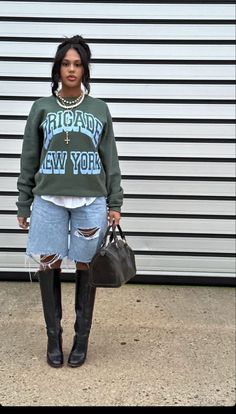 Fall Fashion, Fall Fashion 2023, Black Women Fashion Houseparty Outfits, Boots And Shorts, Mode Dope, Thanksgiving Hairstyles, Fall Fashion 2023, Look Jean, Thanksgiving Fashion, Looks Black