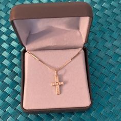 Nos New Old Stock - In Original Box Marked Italy 14k Vintage Gift I Received From My Godmother I Never Used It Item: Gold Cross Diamond Necklace Approximately Measures: Gold Chain - 14" L Gold Cross With 11 Diamonds - 3/4" L X 1/4" W Great For Layering With Other Necklaces Or On Its Own. May Need A Cleaning And/Or Polishing From Sitting Due To Age. Clasp Area Is A Bit Discolored. Please Review All Photos As They Are Part Of The Description. Stamped 14k Diamond Fine Jewelry, Cubic Zirconia Jewelry With Diamond Cut For Gift, Diamond White Pendant Jewelry Gift, Rose Gold Sterling Silver Diamond Necklace Gift, Diamond Cut Cubic Zirconia Jewelry Gift, Rose Gold Necklace With Diamond Accents For Gift, Brilliant Cut Diamond Jewelry As A Gift, Brilliant Cut Diamond Jewelry Gift, Brilliant Cut Diamond Jewelry For Gifts