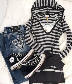 2000s Tops Grunge, Abercrombie Y2k Aesthetic, Alice Twilight Aesthetic Outfits, Lace Tank Top Outfit Ideas, How To Style Miss Me Jeans, Miss Me Jean Outfits, Y2k Twilight Aesthetic Outfits, Black Trashy Y2k Outfits, Grudge Coquette Outfits