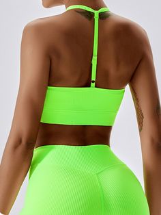 PRODUCT FEATURES: Light Support. Open Back Bra Breathable.Quick-dry. Moisture absorption. Wear-tested by our in-house team for the perfect fit. FABRICATION: 78% Nylon 22% Spandex Sweat-wicking technology that can remove moisture from your body ?LENGTH: S-20cm(7.9inch) M?-21cm (8.3inch) L?-22cm (8.7inch) XL?-23cm (9.1inch) Open Back Bra, Gym Tops Women, Back Yoga, Body Skirt, Strapless Bandeau, Gym Tops, Yoga Set, Yoga Bra, Everyday Bra