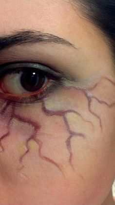 Halloween Makeup Looks Easy Vampire, Gory Vampire Costume, Veins Makeup Halloween, Vampire Makeup Halloween Scary, Scary Fallen Angel Makeup, Halloween Sfx Makeup Easy, Vein Makeup Halloween, Vampire Makeup Veins