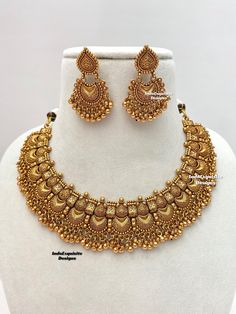 Premium Quality gold plated Necklace set comes with beautiful Earrings/ Bridal sets/Reception/Wedding/bridal jewelry/ Indian jewelry/gold plated Jewelry All items are shipped from Brampton, Ontario, Canada. If you need your item by a certain day, please reach out to us for express delivery option before placing the order so that we can update the shipping for you. Standard shipping/delivery timeline Below are the estimated delivery times after the order is shipped/dispatched.  ---> USA delivery Festive Gold Temple Necklace With Matching Earrings, Gold-plated Hand Set Jhumkas, Traditional Gold Bridal Necklace With Matching Earrings, Gold Plated Bridal Sets For Marriage, Gold Plated Necklaces For Marriage, Heavy Gold-plated Jewelry Sets, Traditional Gold Jewelry Sets With Matching Earrings, Heavy Gold-plated Bridal Earrings, Heavy Gold Plated Bridal Earrings