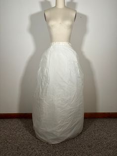 The perfect vintage tulle Midcentury ballgown petticoat or crinoline. Would work well for 1950s or 1960s silhouettes. In good condition! Thread is somewhat yellowed.  Approx a US size 4.  Waist- 26.5" Length- 41.5" Petticoat, Ball Gowns, Favorite Outfit, Beauty Book, Art Collection, Bathing Beauties, Size 4, Display Homes, Mid Century