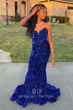 Royal Blue Sequins Strapless Short Train Mermaid Prom Dress Prom Baddie Dresses, Prom Fits 2023, Prom Dresses Poses, Long Dress Hoco, 8th Graduation Dresses, 8th Prom Dresses, 8th Grade Prom Dresses Formal, Blue Homecoming Dresses Black Women, Prom Poses Black Women