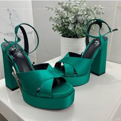 Fabric Platform Sandals Platform Sandals. Satin-Finish Fabric Upper. Criss-Cross Straps On The Front. Buckled Ankle Strap Fastening. High Block Heel. Heel Height: 13 Cm. / 5.1″ Green | 1345/010 Size 10 / 41 New With Tag And Box Dark Green Platform Heels, Green Ankle Strap Platform Sandals, Green Platform Sandals In Synthetic Material, Green Summer Platform Heels, Green Synthetic Platform Heels, Zara Pumps, Black Formal Shoes, Green Platform, Black Leather Flats