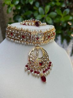 A delicate and lightweight golden choker embellished with glistening red beads, accompanied by petite pearls, creating a captivating sparkle. The Choker comes with and Matching Tikka Earring Golden Choker, Bridal Jewelry Indian, Red Choker, Jewelry Pakistani, Golden Red, Red Beads, Pakistani Jewelry, Choker Set, Jewelry Indian