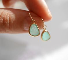 This Drop earrings will be perfect as bridesmaid wedding jewels  !!They are made with Glossy Gold plated and Mint Glass Stone Drop. Hearrings hooks are Gold plated.--*--*--*--*--*--*--*--*--*--*--*--*--*--*--*--*--*--*--∞ SIZE ∞- Lenth: 2 cm (0,8 in)- Stone: O,4 in x 0,3 in∞ MATERIAL ∞- Gold Plated, - Glass StoneNickel free jewelry !∞ COLOR ∞- Gold - Mint--*--*--*--*--*--*--*--*--*--*--*--*--*--*--*--*--*--*--THE PERFECT GIFT ❤All silverbird jewels are packed in an elegant jewelry box and ready Delicate Birthstone Earrings For Wedding, Wedding Birthstone Drop Earrings, Teardrop Birthstone Earrings For Wedding, Teardrop Wedding Earrings With Birthstone, Rosary Chain Necklace, Mint And Gold, Jewel Wedding, Drop Earrings Gold, Nickel Free Jewelry