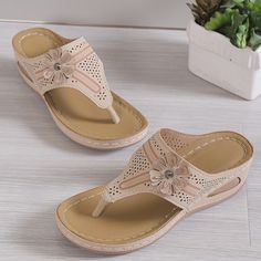 Shipping: Worldwide Express Shipping AvailableDelivery time: 7-15Days Fast ShippingReturns: Fast refund, 100% Money Back Guarantee.SPECIFICATIONSBrand Name: LucyeverShoes Type: SlidesApplicable Place: outsideUpper Material: PUHeel Height: Med (3cm-5cm)Origin: Mainland ChinaCN: ZhejiangSeason: SummerHeel Type: WedgesItem Type: slippersModel Number: L4376Fashion Element: FlowerDepartment Name: ADULTOutsole Material: RUBBERWith Platforms: YesPlatform Height: 0-3cmStyle: LEISUREInsole Material: PUPa Beige Toe Post Wedge Sandals For Beach, Closed Toe Wedge Sandals With Arch Support For Vacation, Vacation Beige Wedge Sandals With Arch Support, Vacation Toe Post Wedge Sandals, Beige Toe Post Wedge Sandals, Casual Beige Toe Post Wedge Sandals, Comfortable Beige Wedge Sandals With Round Toe, Comfortable Toe Post Wedge Sandals For Summer, Comfortable Beige Closed Toe Wedge Sandals