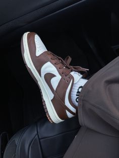 Cute Shoes Brown, Chocolate Dunks Outfit, Air Jordan Low Women, Nike Dunks Aesthetic, Tenis Nike Dunk, Nike Dunk Low Brown, Dunks Aesthetic, Wmns Air Jordan 1, Boty Nike