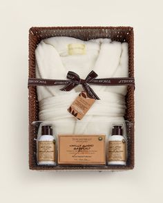 Enjoy the wonderful scent of Vanilla Almond in your tub along with the necessary tools to make you nice, fresh and clean and put your cozy fleece robe on right after you get out of the tub. All bath accessories and slippers are accompanied by a beautiful wicker basket. Set Includes: 1 - Cozy fleece Robe 1 - 3.4oz bottle of Body Wash 1 - 2.6oz box of Bath Salt 1 - 3.4oz of Body Lotion Home Spa Set, Gift Basket For Women, Luxury Gift Basket, Cozy Gifts, Healthy Gift, Bridal Gift Wrapping Ideas, Gift Baskets For Women, Fleece Robe, Bath Gift Set