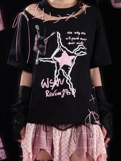 Embrace the perfect blend of edgy and cute with our Black and Pink Lace-up Detail Graphic T-shirt. This unique piece features a striking graphic design that captures attention, while the lace-up details add a touch of feminine flair. Garment Size SizeS-MM-LFull Length6570Bust112116Shoulders5354Sleeve Length2222.5 Spring Grunge T-shirt For Alternative Fashion, Edgy T-shirt With Front Print For Alternative Fashion, Alternative Graffiti Print T-shirt For Summer, Emo Crew Neck Top For Summer, Emo Crew Neck T-shirt With Graffiti Print, Edgy Graphic Tops For Summer, Black T-shirt With Graffiti Print For Spring, Edgy Graphic Design Tops For Summer, Black Graffiti Print T-shirt For Spring