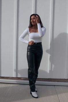 Aritzia Pants Outfit, Melina Pants Outfit, Aritzia Fits, Melina Leather Pants Outfit, Aritzia Leather Pants Outfit, Aritzia Leather Pants Wide Leg, Aritzia Outfit Fall, Leather Pants Outfit Fall